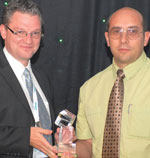 Heiko Kateder (left), divisional manager Siemens Automation Systems hands the award to Hannes le Roux of SCE